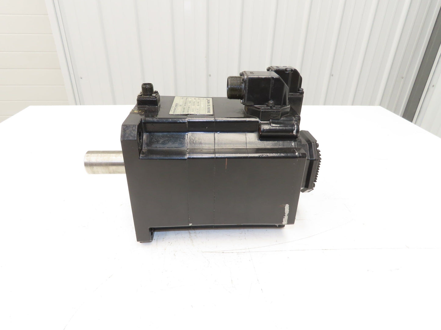 Okuma BL-MC100J-20SB AC Servo Motor 2kW 2000 RPM 133V 8.91A 3PH Encoder