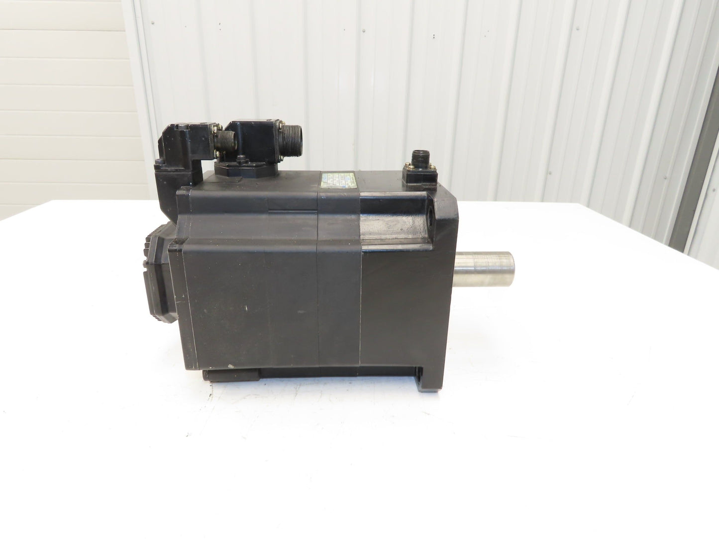 Okuma BL-MC100J-20SB AC Servo Motor 2kW 2000 RPM 133V 8.91A 3PH Encoder