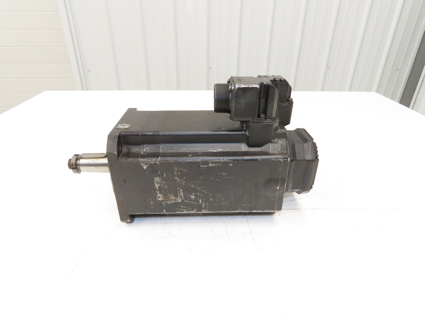 Okuma BL-MC140J-20T AC Servo Motor 2.8kW 133V 2000 RPM 3PH Encoder ER-J-7200D