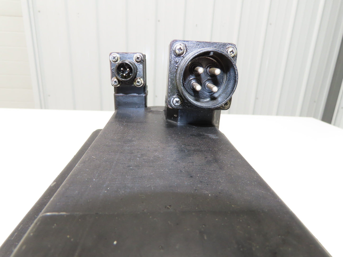 Okuma BL-MC140J-20T AC Servo Motor 2.8kW 133V 2000 RPM 3PH Encoder ER-J-7200D