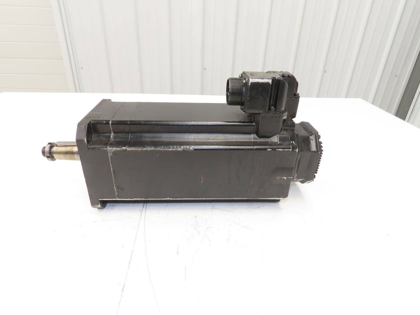 Okuma BL-MC190J-20T AC Servo Motor 3.9kW 2000 RPM 133V 16.9A 3PH Encoder