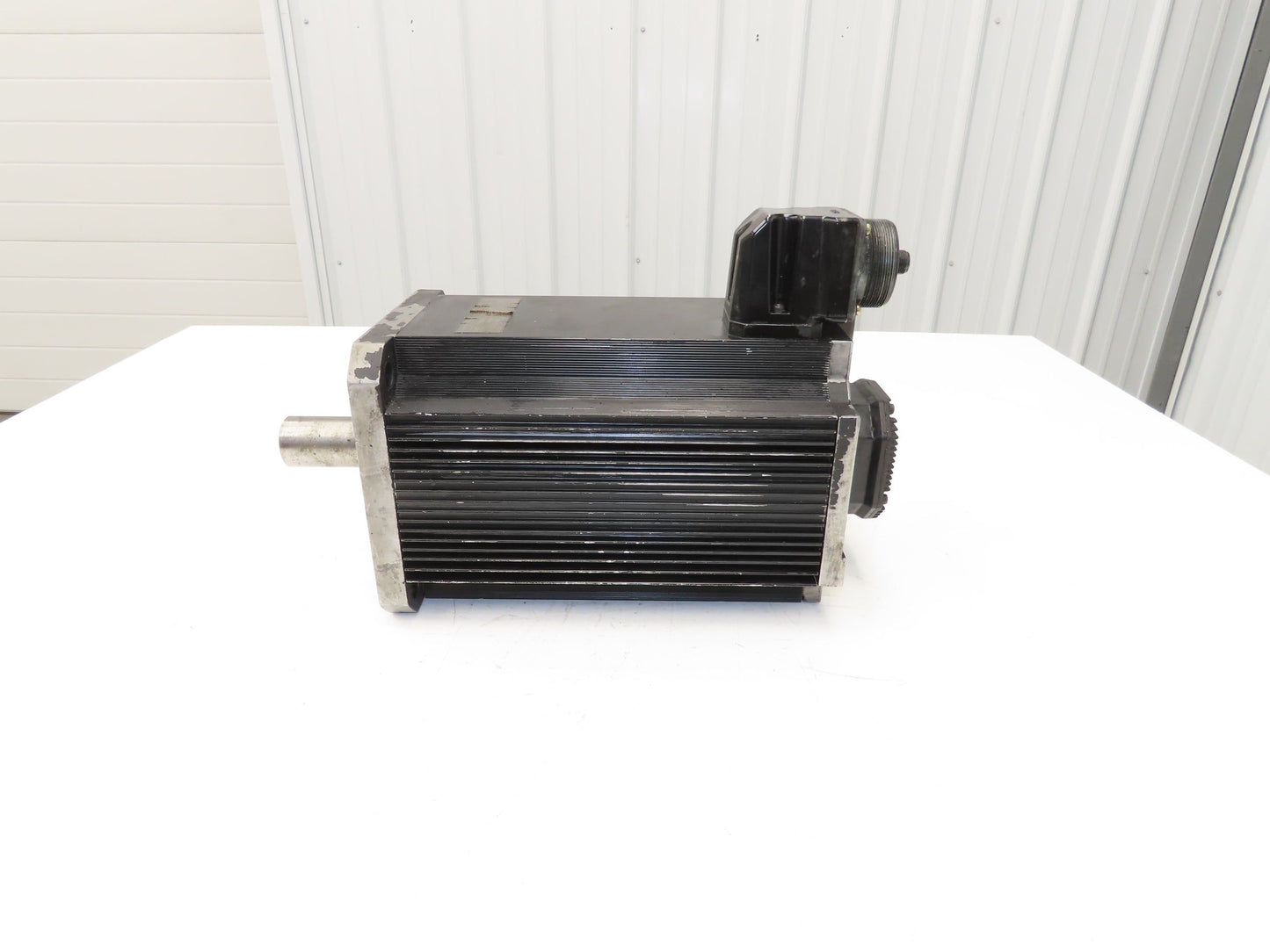 Okuma BL-MP400J-20SNB AC Servo Motor 6.7kW 2000 RPM 143V 40.8A 3PH Encoder