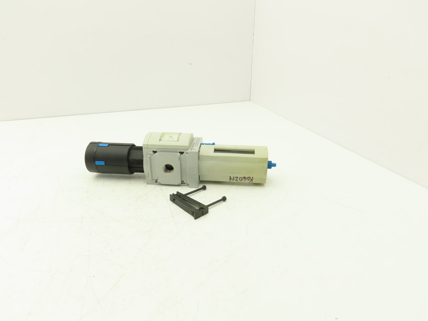 Festo MS6-LFR-3/8-D7-E-R-M-AS Regulator Filter Gauge 300/180 psi 3/8" NPT