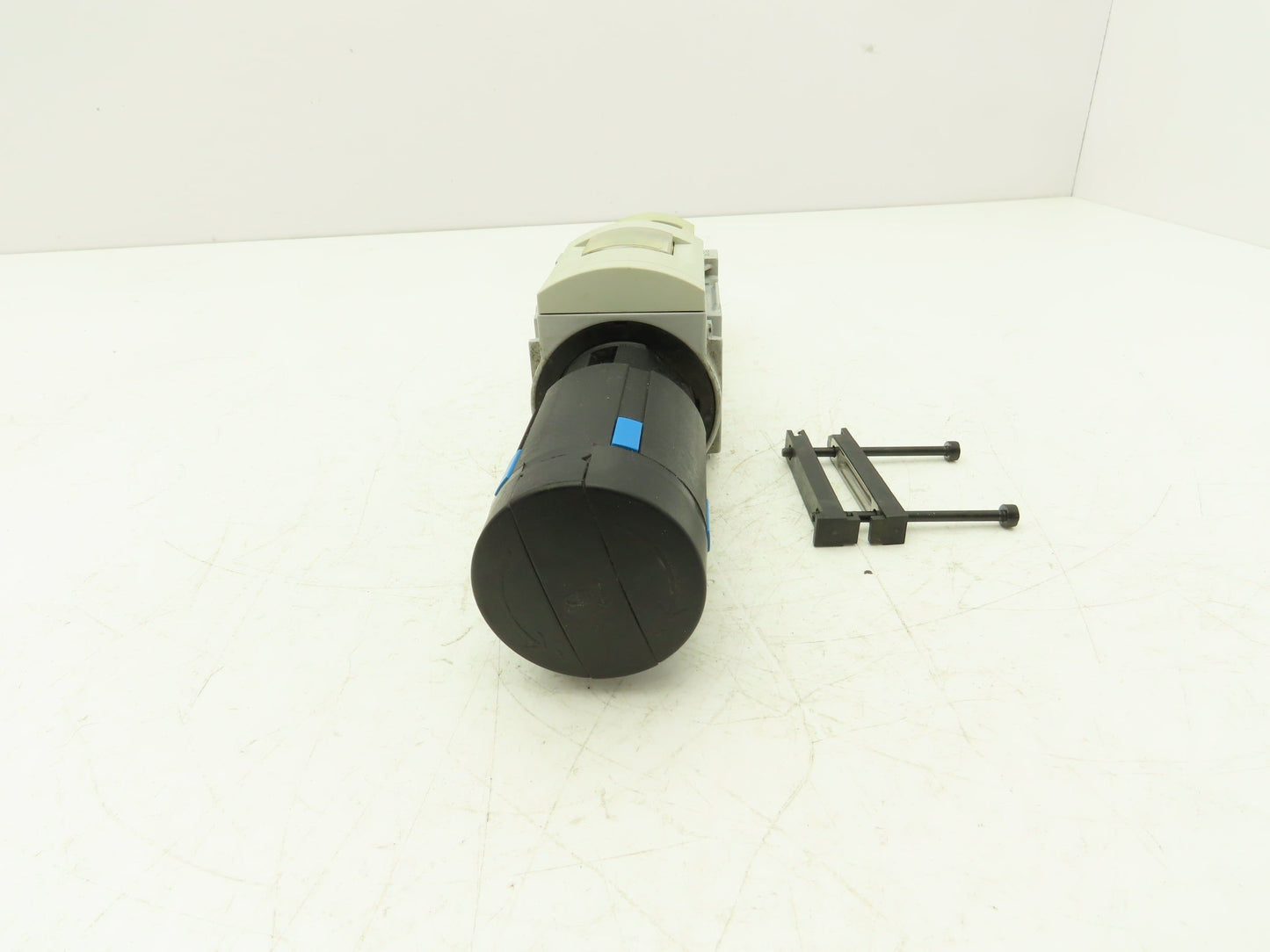 Festo MS6-LFR-3/8-D7-E-R-M-AS Regulator Filter Gauge 300/180 psi 3/8" NPT