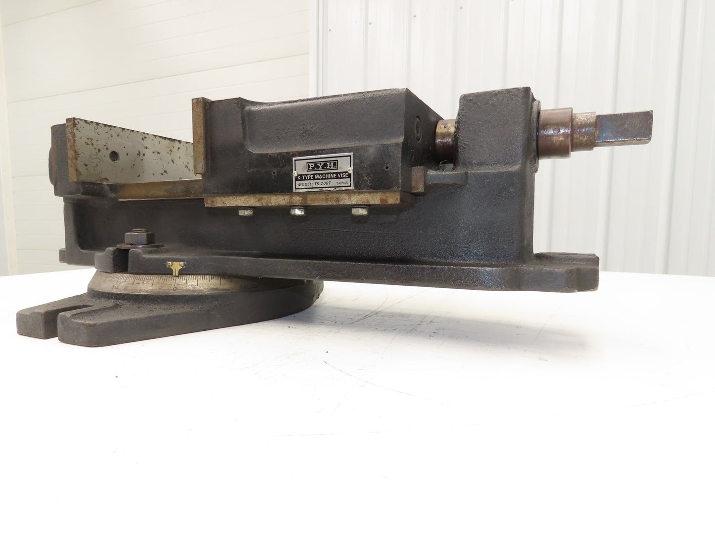 P.Y.H. TK-200T K-Type Machine Vise 8" Jaws 6" Opening 90° Swivel Base Angle Lock