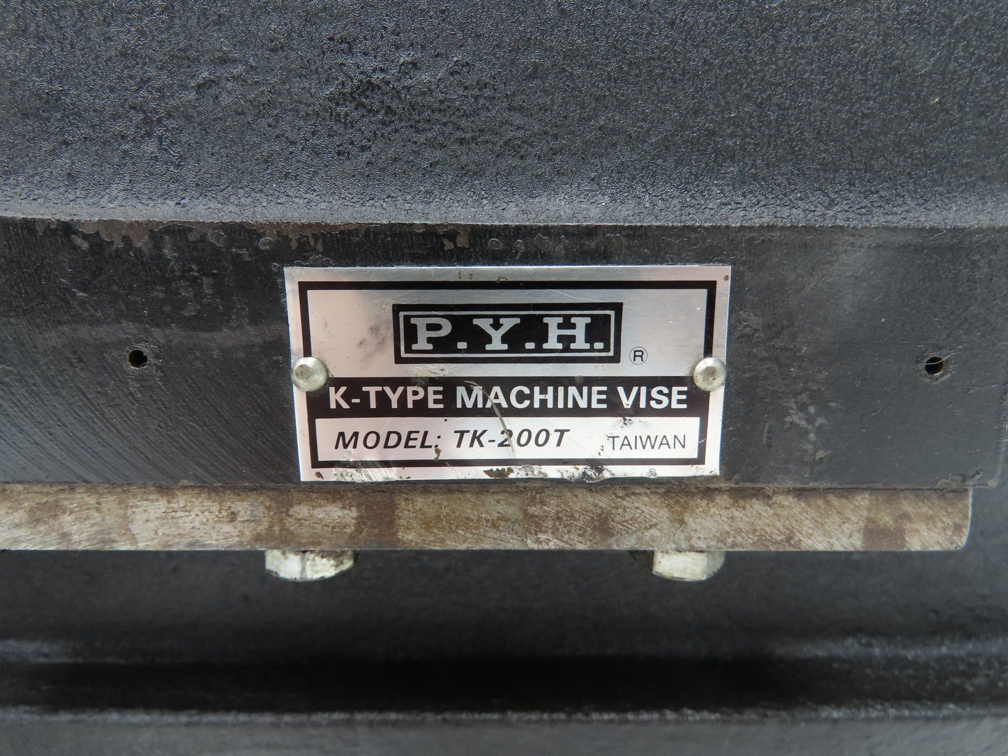 P.Y.H. TK-200T K-Type Machine Vise 8" Jaws 6" Opening 90° Swivel Base Angle Lock