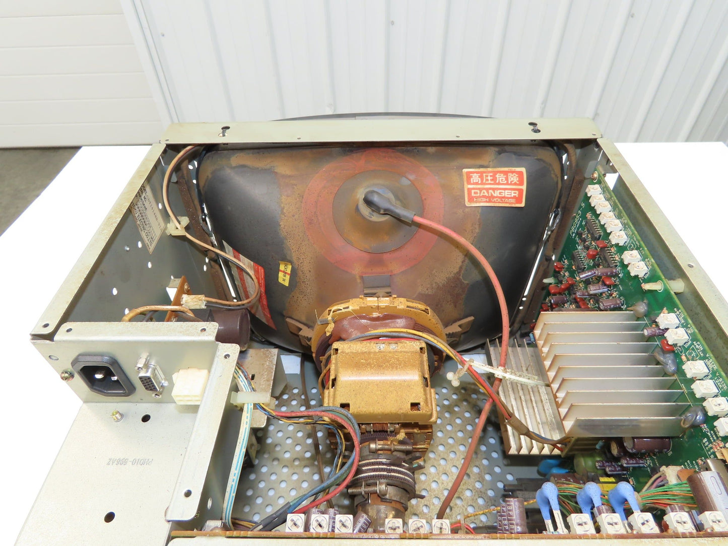 Mitsubishi Totoku CDT14148B Monitor Display Screen W/Burn-In 14"