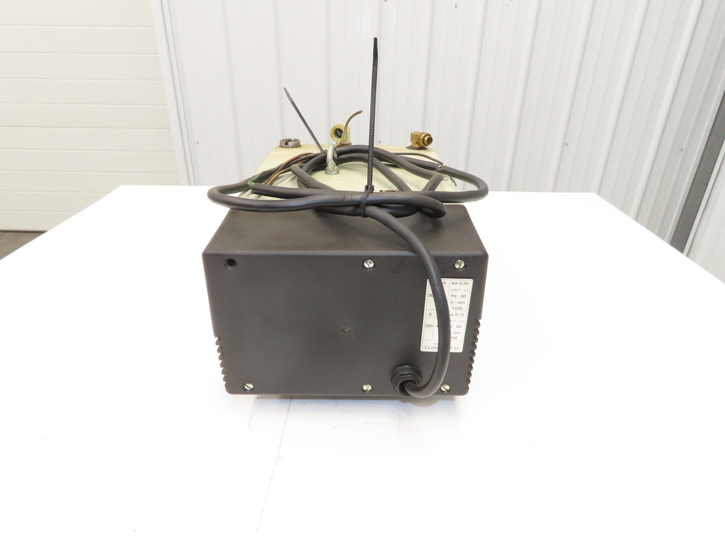 Leybold SV16 BR2W 9550165 Vacuum Pump 200V 1750rpm 50/60Hz