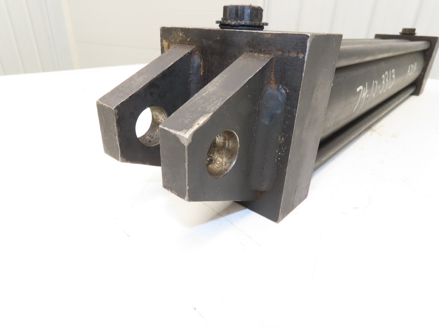Beloit 2744420209 Hydraulic Cylinder 3-1/2"" Bore 19" Stroke Clevis Mount