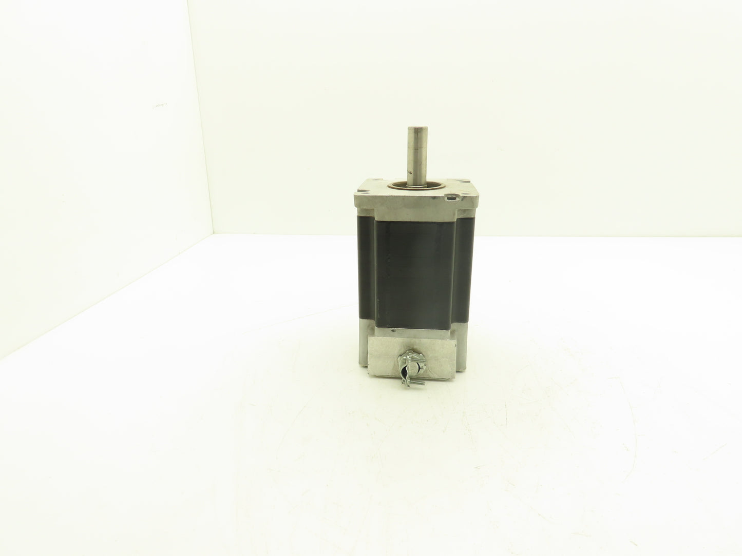 Quipp 9097 DBH0086 Stepper Motor 297W 1350rpm 65V 1PH 8.1A
