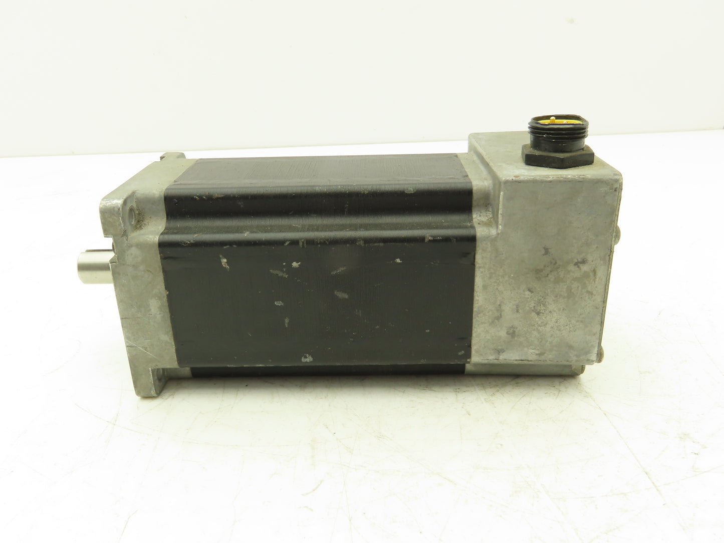 Industrial Devices Corp P33V Stepper Motor 5 Pin 16mm Shaft