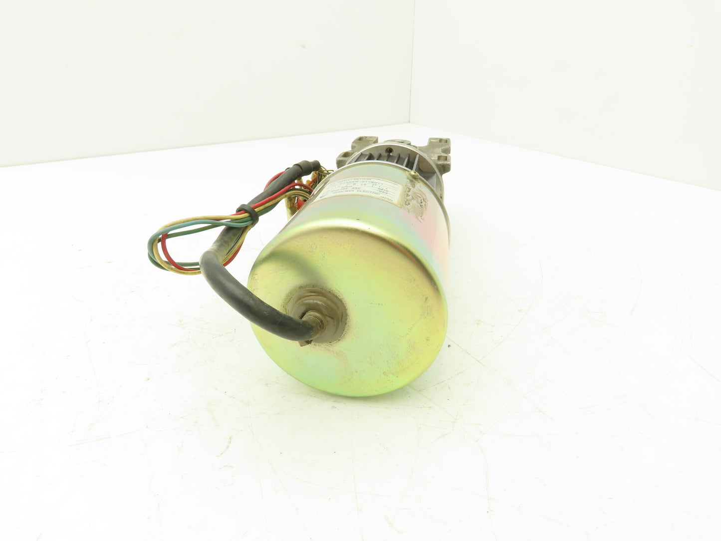 Yaskawa USAREM-01YRW11 AC Servo Motor 3000rpm 110W 1Amp 0.35Nm