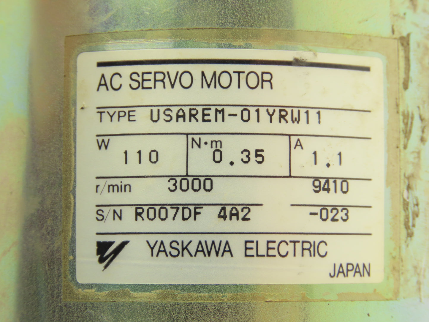 Yaskawa USAREM-01YRW11 AC Servo Motor 3000rpm 110W 1Amp 0.35Nm