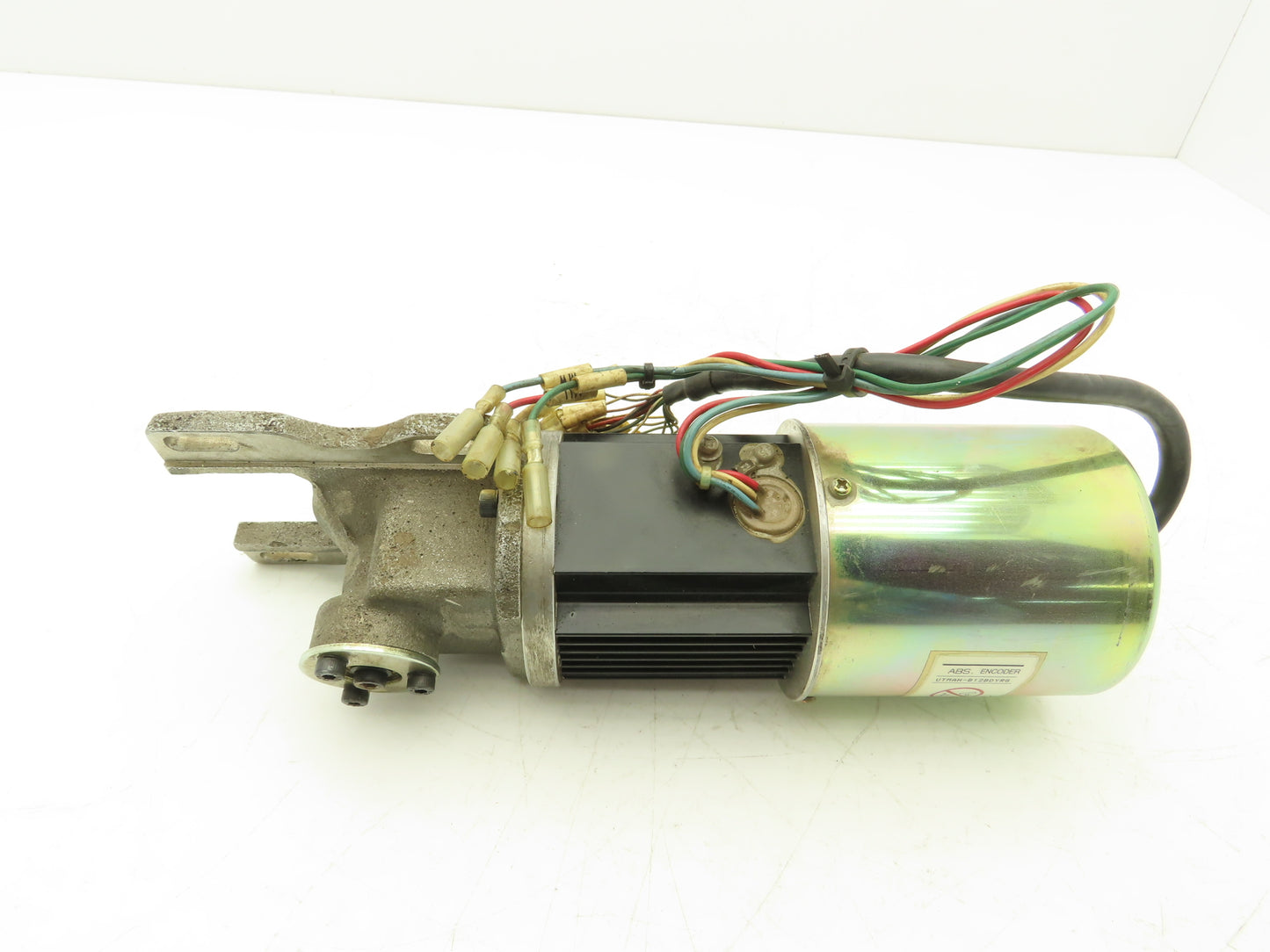 Yaskawa USAREM-01YRW11 AC Servo Motor 3000rpm 110W 1Amp 0.35Nm