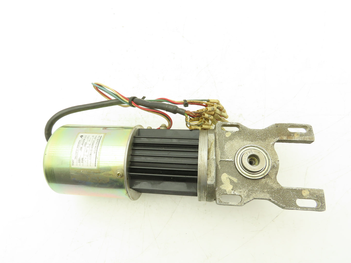 Yaskawa USAREM-01YRW11 AC Servo Motor 3000rpm 110W 1Amp 0.35Nm