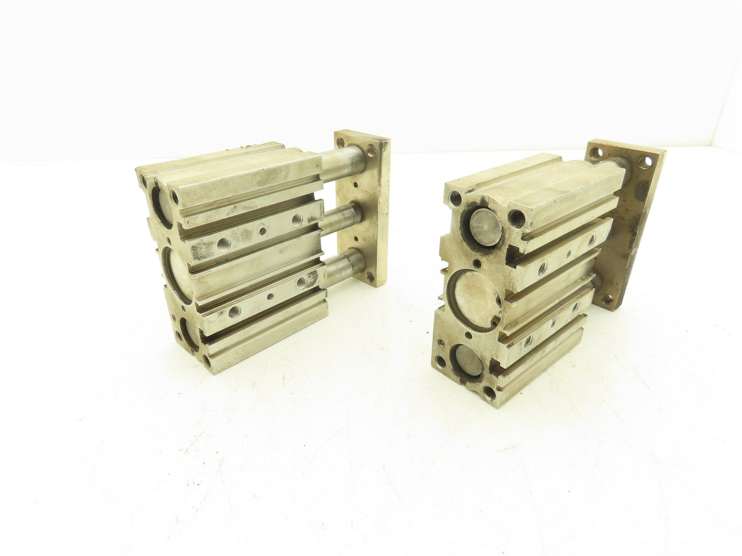 SMC MGPM32-40 Guide Cylinder Pneumatic Actuator 32mm Bore 40mm Stroke Lot of 2