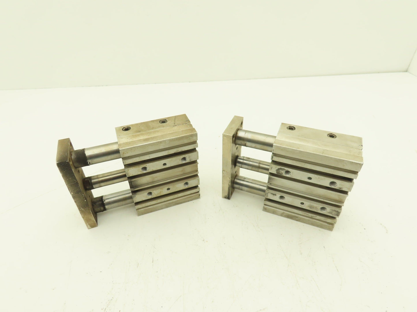 SMC MGPM32-40 Guide Cylinder Pneumatic Actuator 32mm Bore 40mm Stroke Lot of 2
