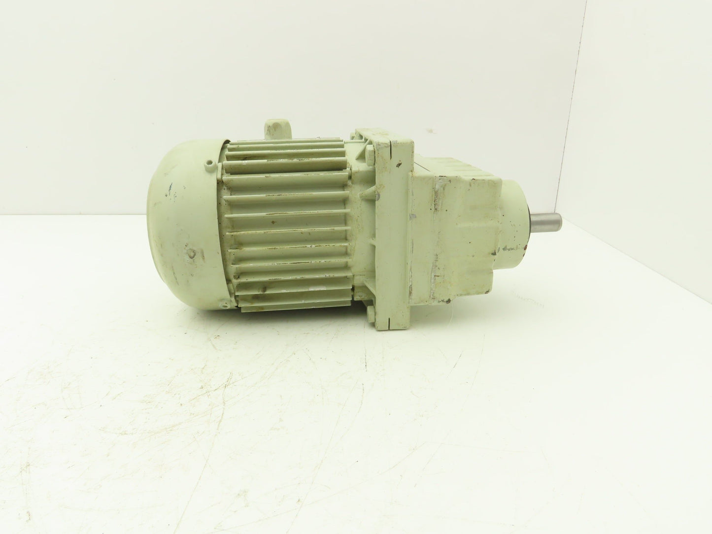 Lenze DERAXX 071-32 Inline Gear Motor 7.18:1 Reducer .37kw 277/480V GST04-1MVCR