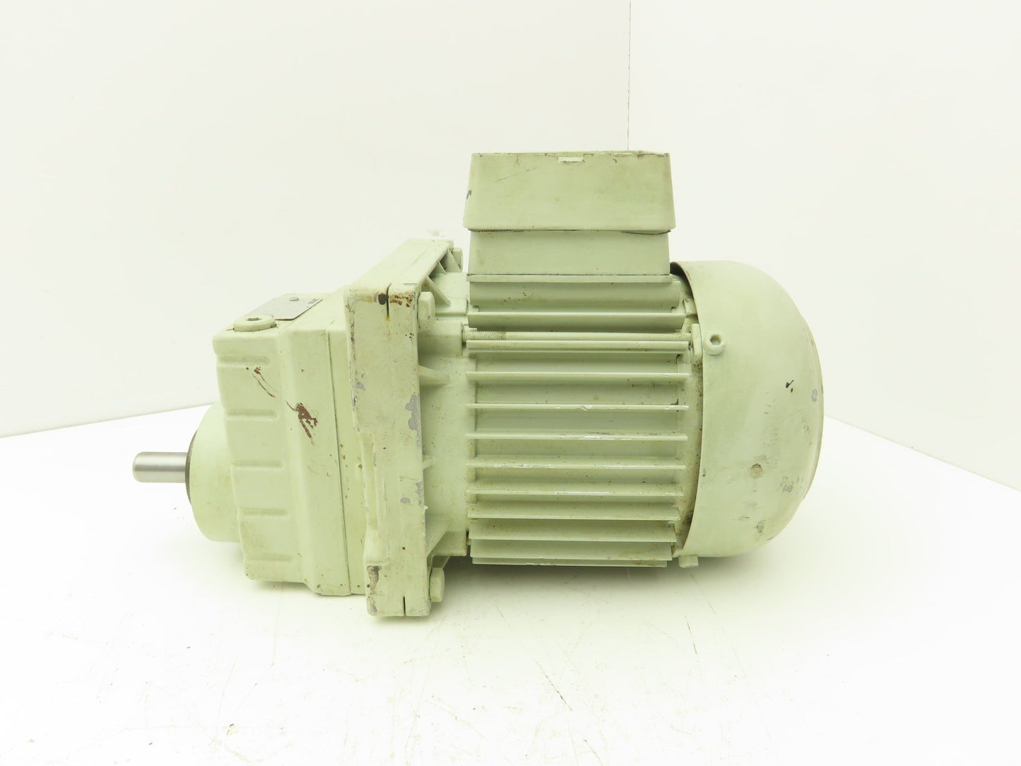 Lenze DERAXX 071-32 Inline Gear Motor 7.18:1 Reducer .37kw 277/480V GST04-1MVCR