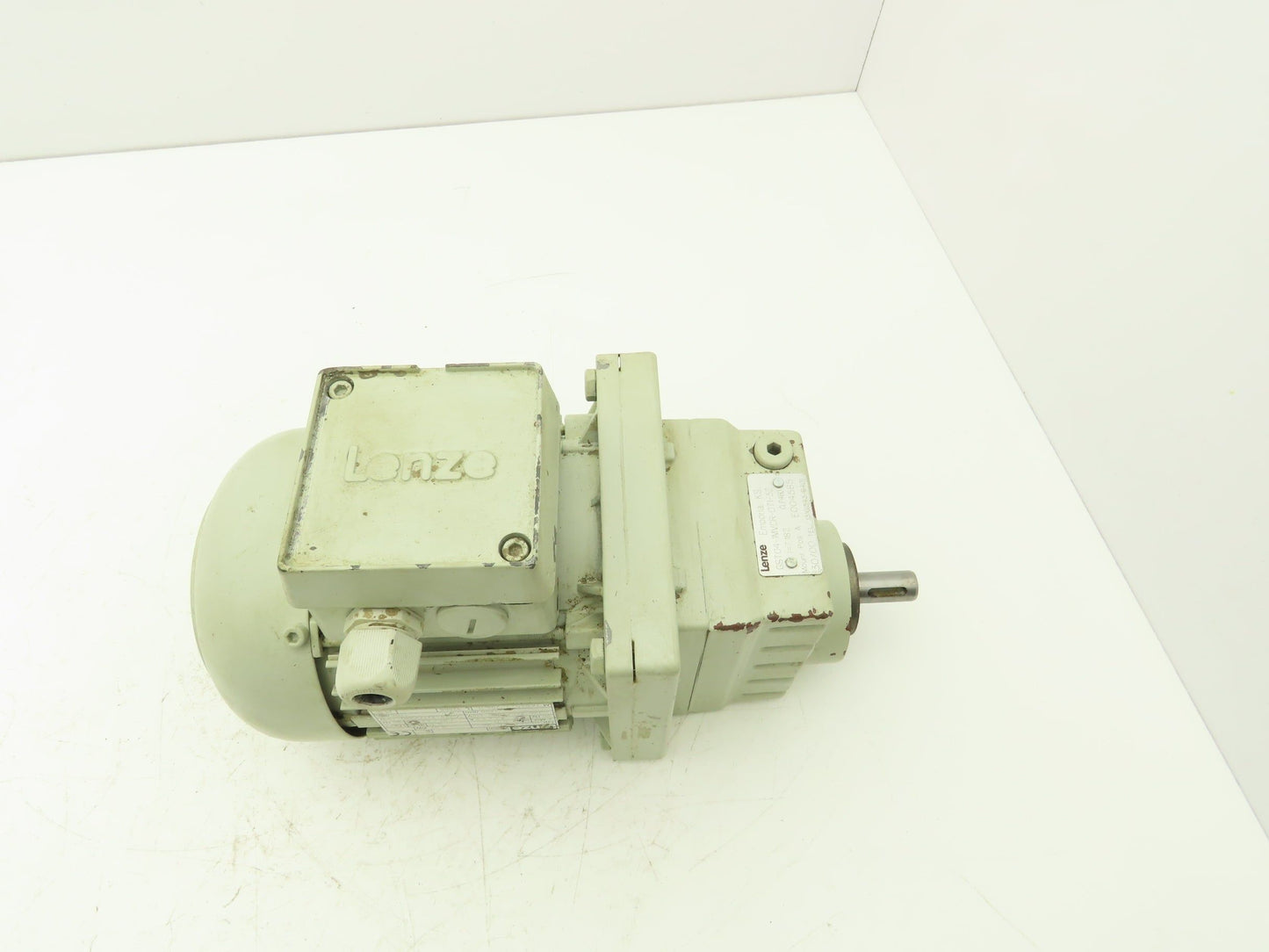 Lenze DERAXX 071-32 Inline Gear Motor 7.18:1 Reducer .37kw 277/480V GST04-1MVCR