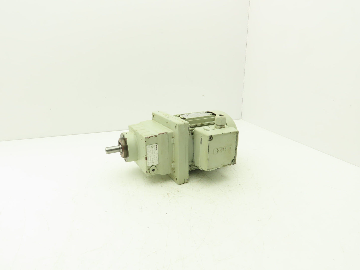 Lenze DERAXX 071-32 Inline Gear Motor 7.18:1 Reducer .37kw 277/480V GST04-1MVCR