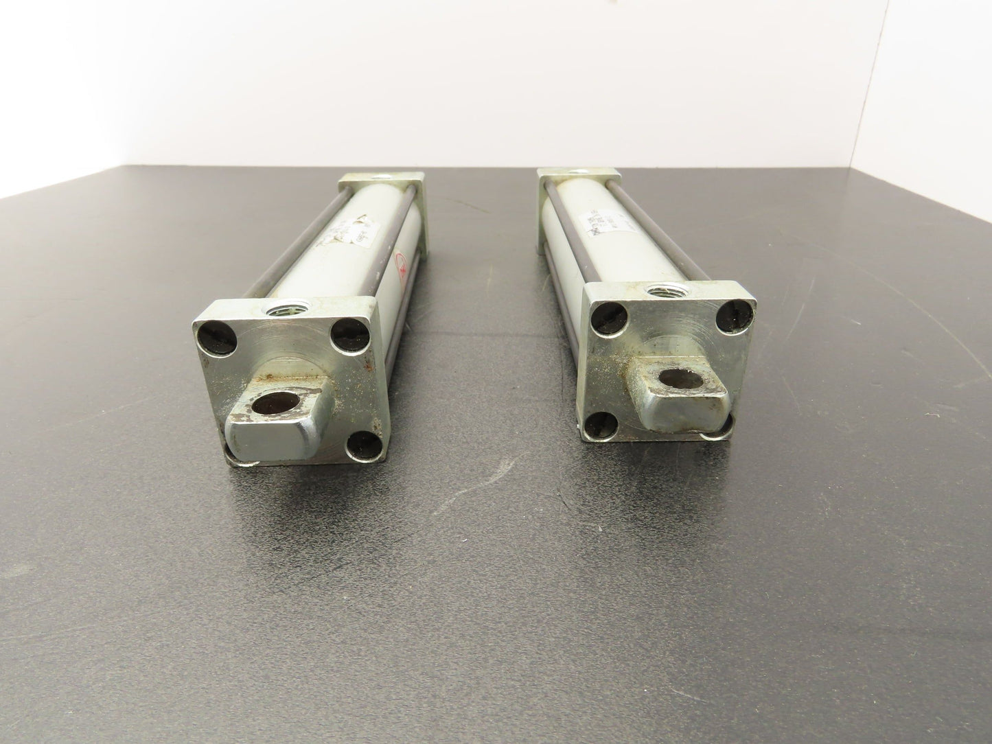 PHD AP11/8X51/2 Pneumatic Air Cylinder 1-1/8" Bore 5-1/2" Stroke 150psi