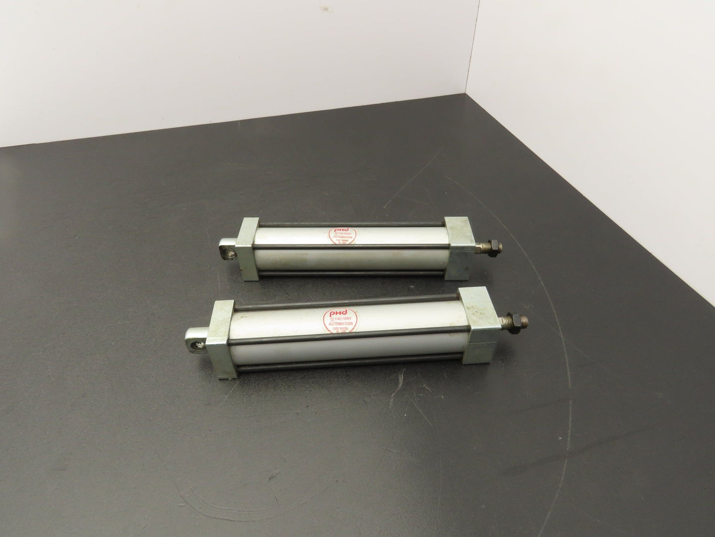 PHD AP11/8X51/2 Pneumatic Air Cylinder 1-1/8" Bore 5-1/2" Stroke 150psi