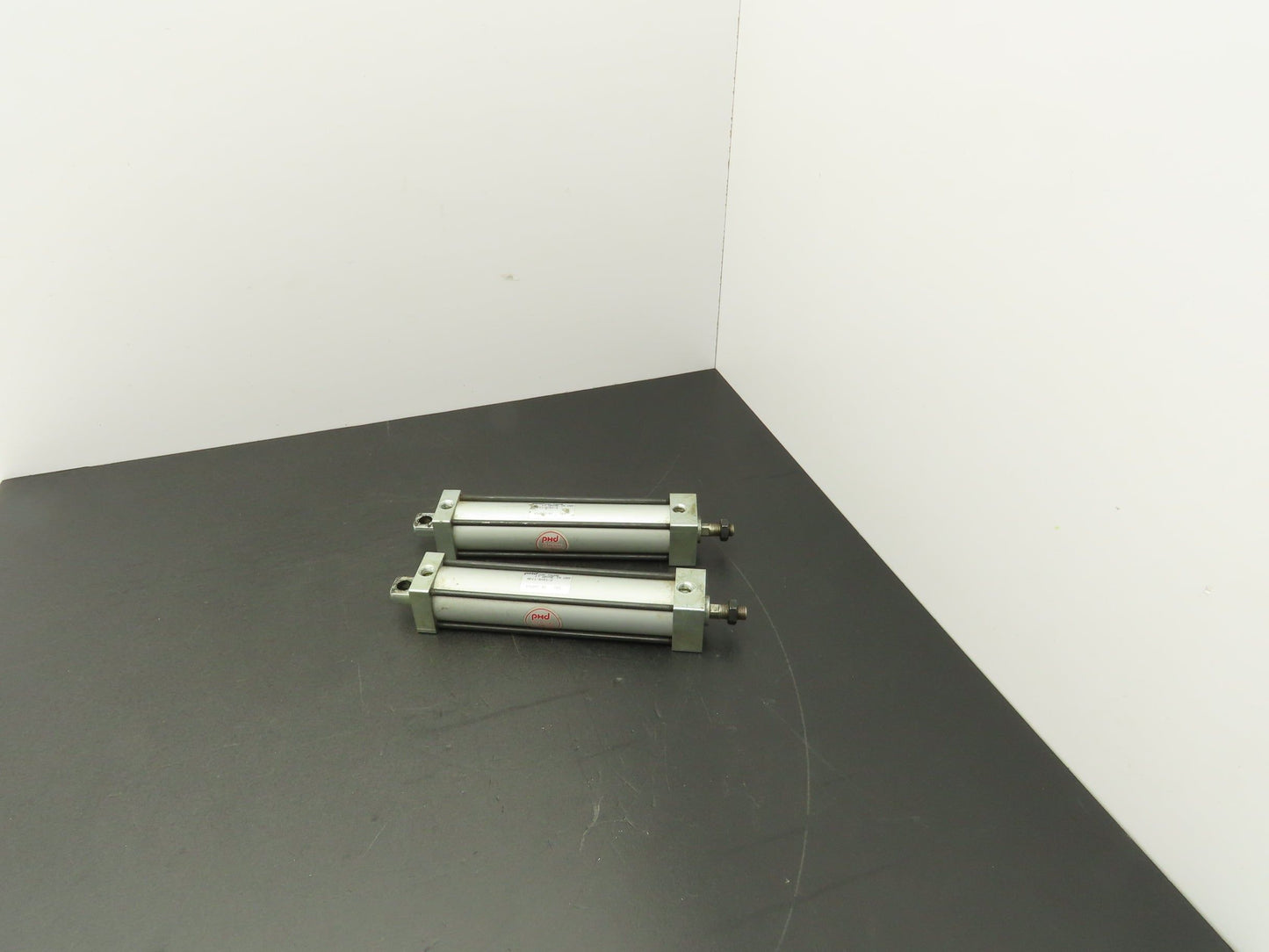 PHD AP11/8X51/2 Pneumatic Air Cylinder 1-1/8" Bore 5-1/2" Stroke 150psi