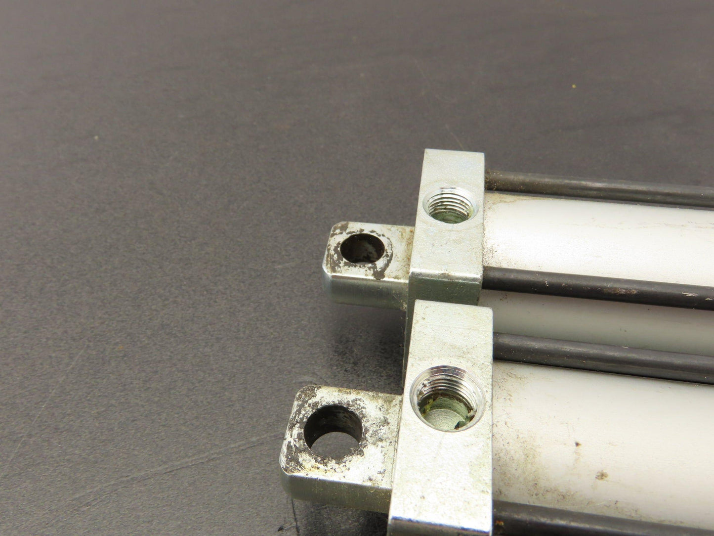 PHD AP11/8X51/2 Pneumatic Air Cylinder 1-1/8" Bore 5-1/2" Stroke 150psi