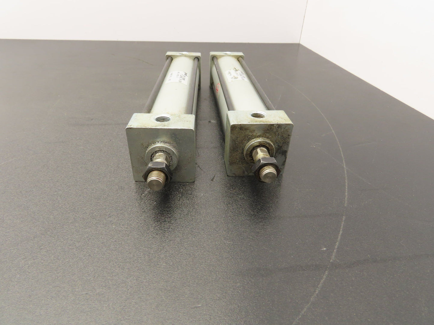 PHD AP11/8X51/2 Pneumatic Air Cylinder 1-1/8" Bore 5-1/2" Stroke 150psi