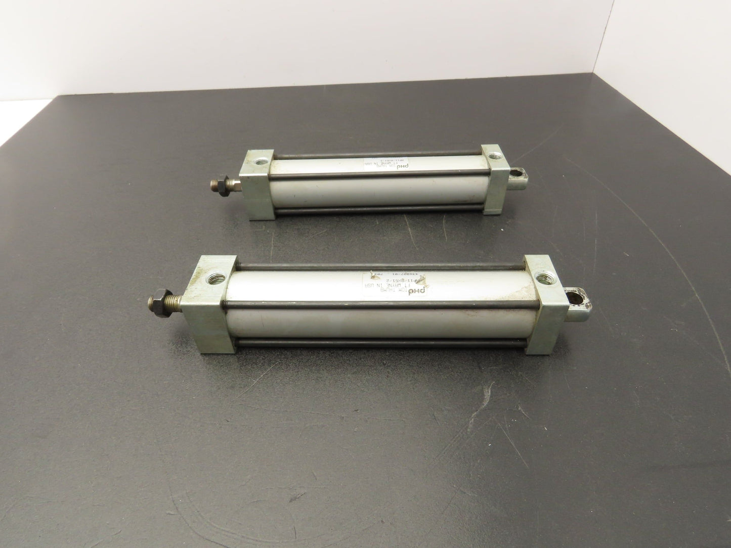 PHD AP11/8X51/2 Pneumatic Air Cylinder 1-1/8" Bore 5-1/2" Stroke 150psi