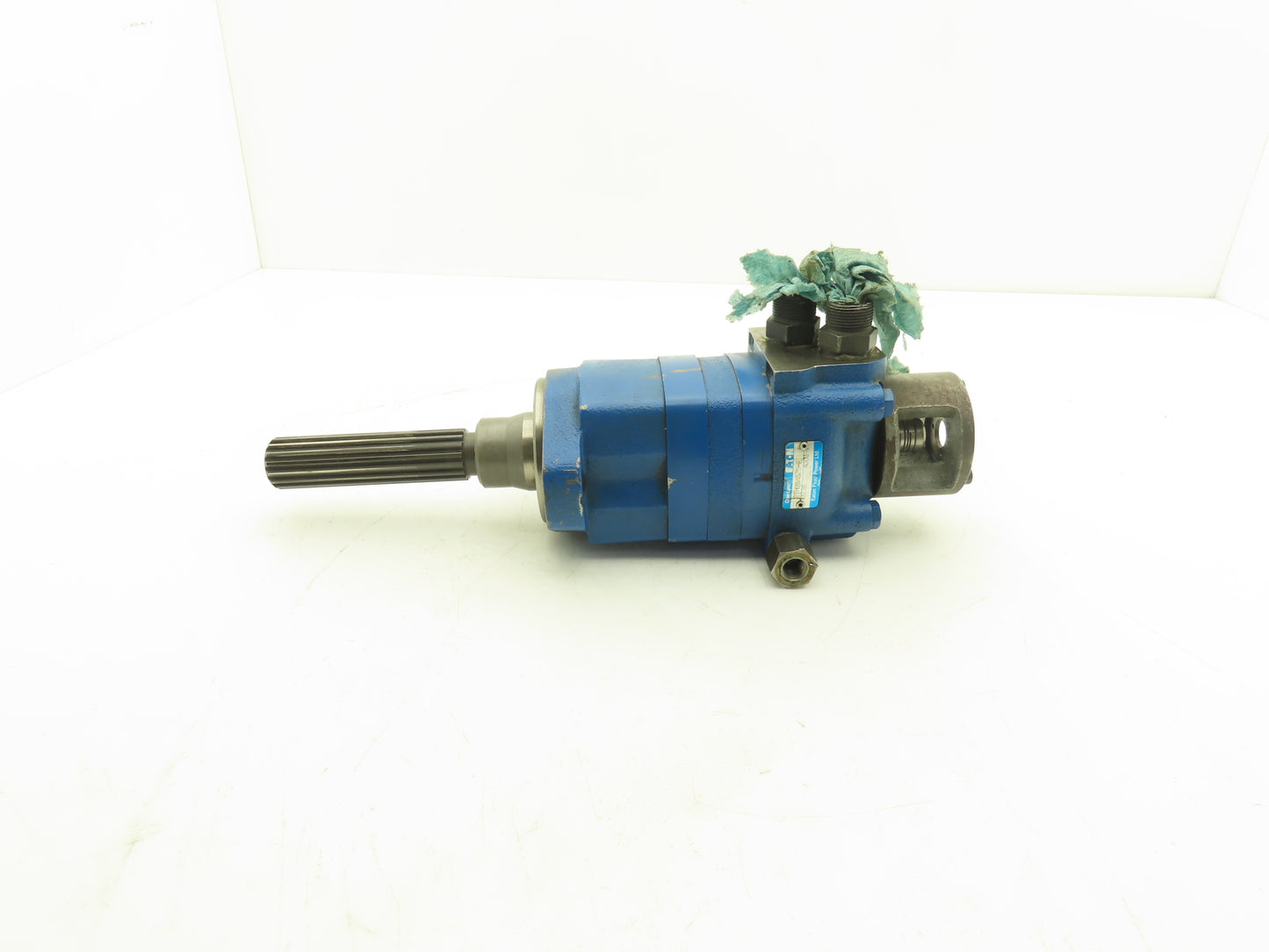 Char-Lynn 2TH08AS2S-E Hydraulic Motor 4" Shaft 16-Spline