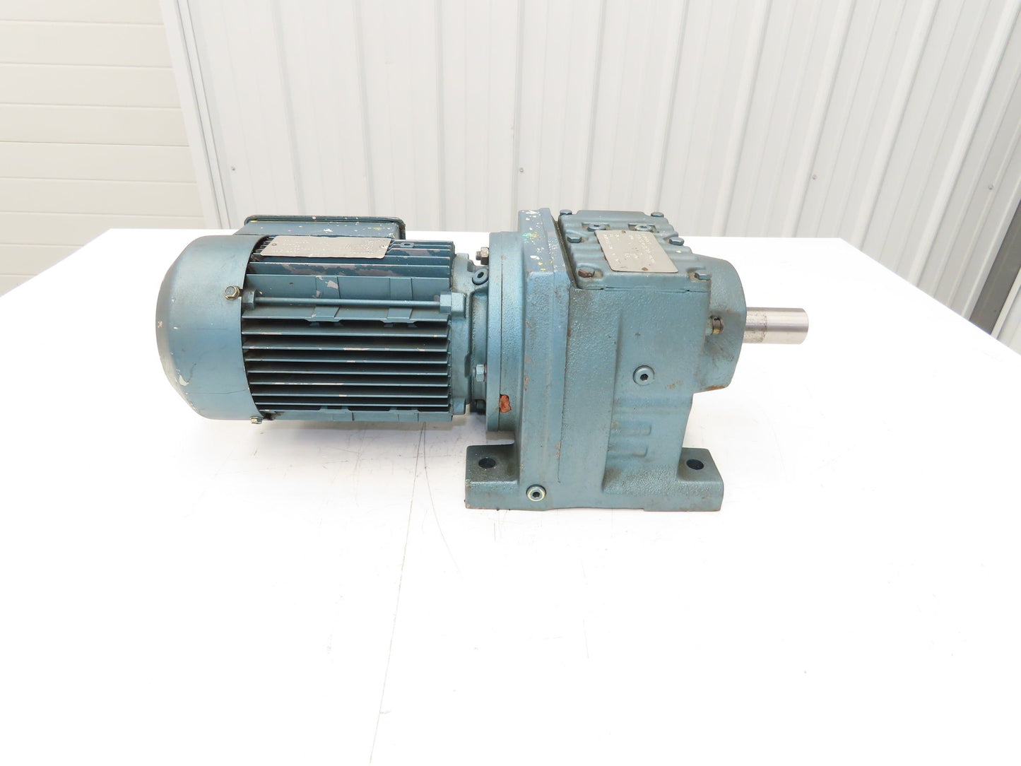 Sew Eurodrive DFT80K4 AC Gearmotor 80:1 Ratio 21rpm 0.75Hp 230/460V