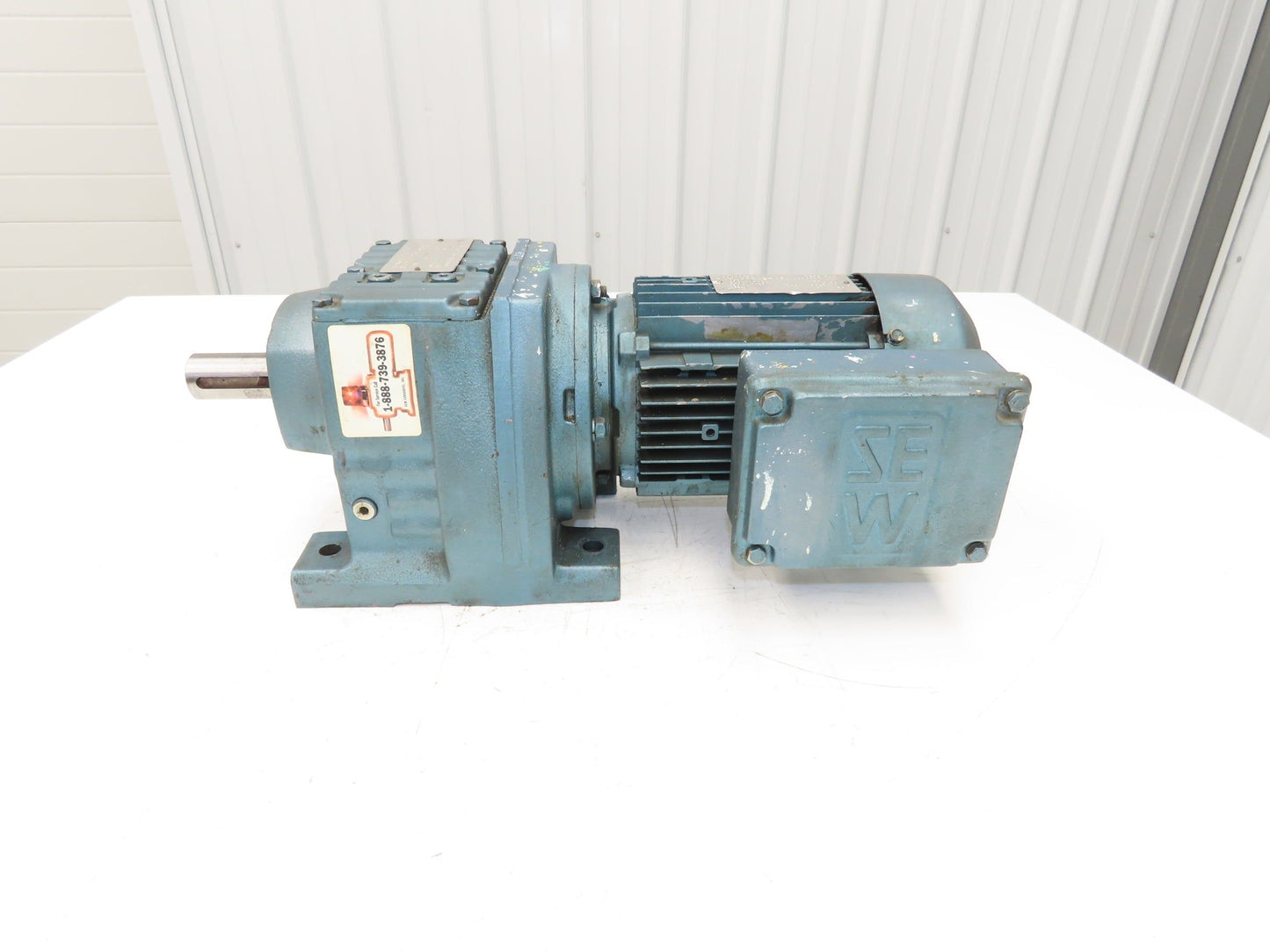 Sew Eurodrive DFT80K4 AC Gearmotor 80:1 Ratio 21rpm 0.75Hp 230/460V
