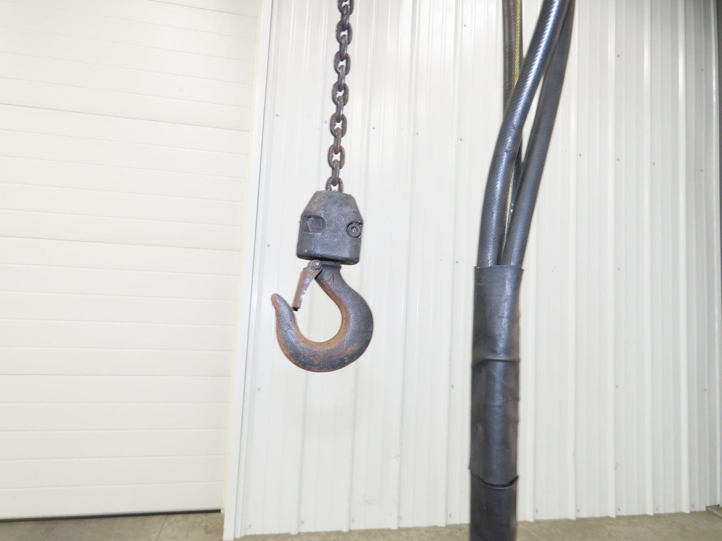 CM ShopAir 300 Lb Pneumatic Air Pendant Chain Hoist 5' Lift 90psi 32FPM
