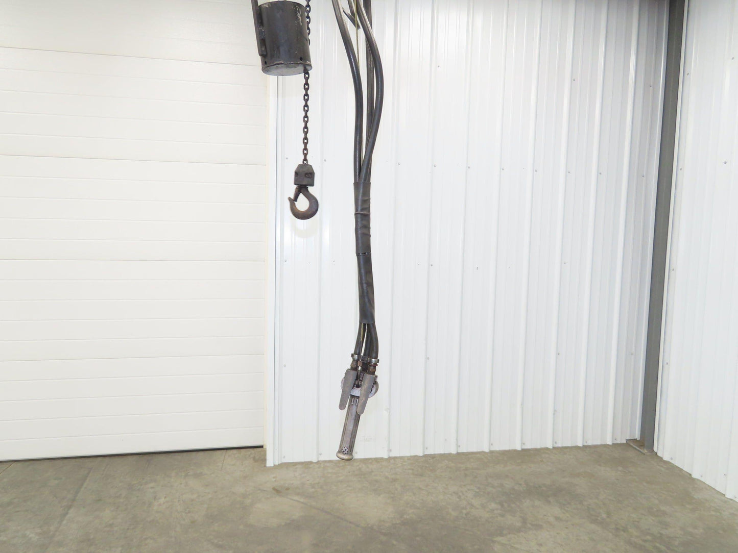 CM ShopAir 300 Lb Pneumatic Air Pendant Chain Hoist 5' Lift 90psi 32FPM