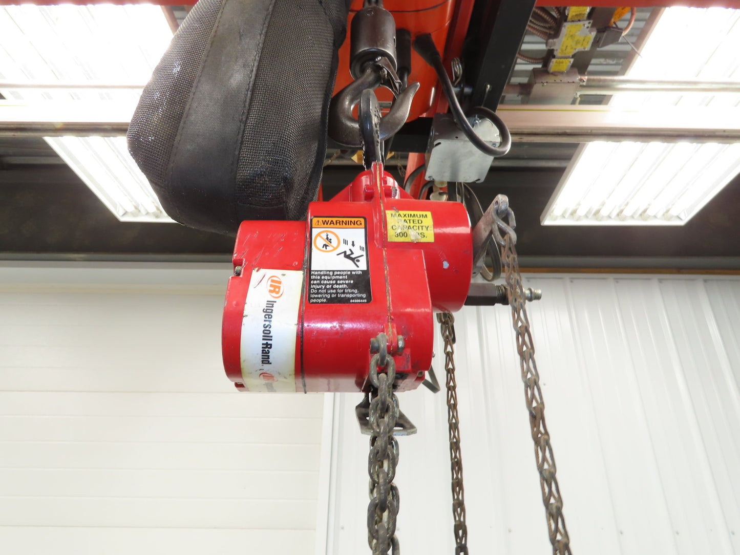 Aro 7740B 300 Lb Pneumatic Air Chain Hoist 4' Lift Pull Chain Pendant