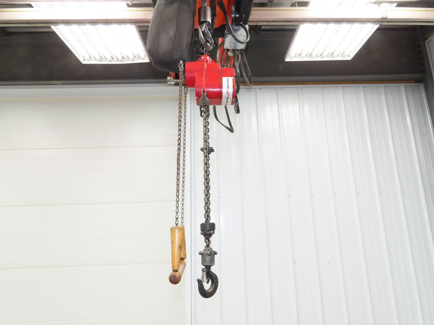 Aro 7740B 300 Lb Pneumatic Air Chain Hoist 4' Lift Pull Chain Pendant