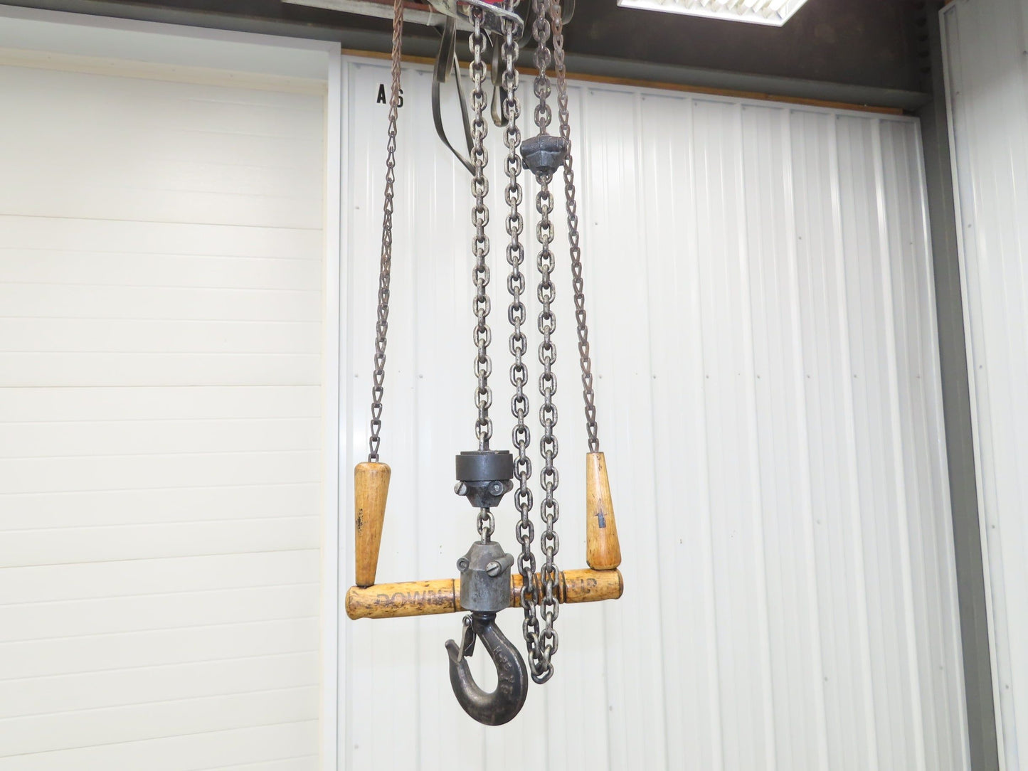 Aro 7740B 300 Lb Pneumatic Air Chain Hoist 4' Lift Pull Chain Pendant