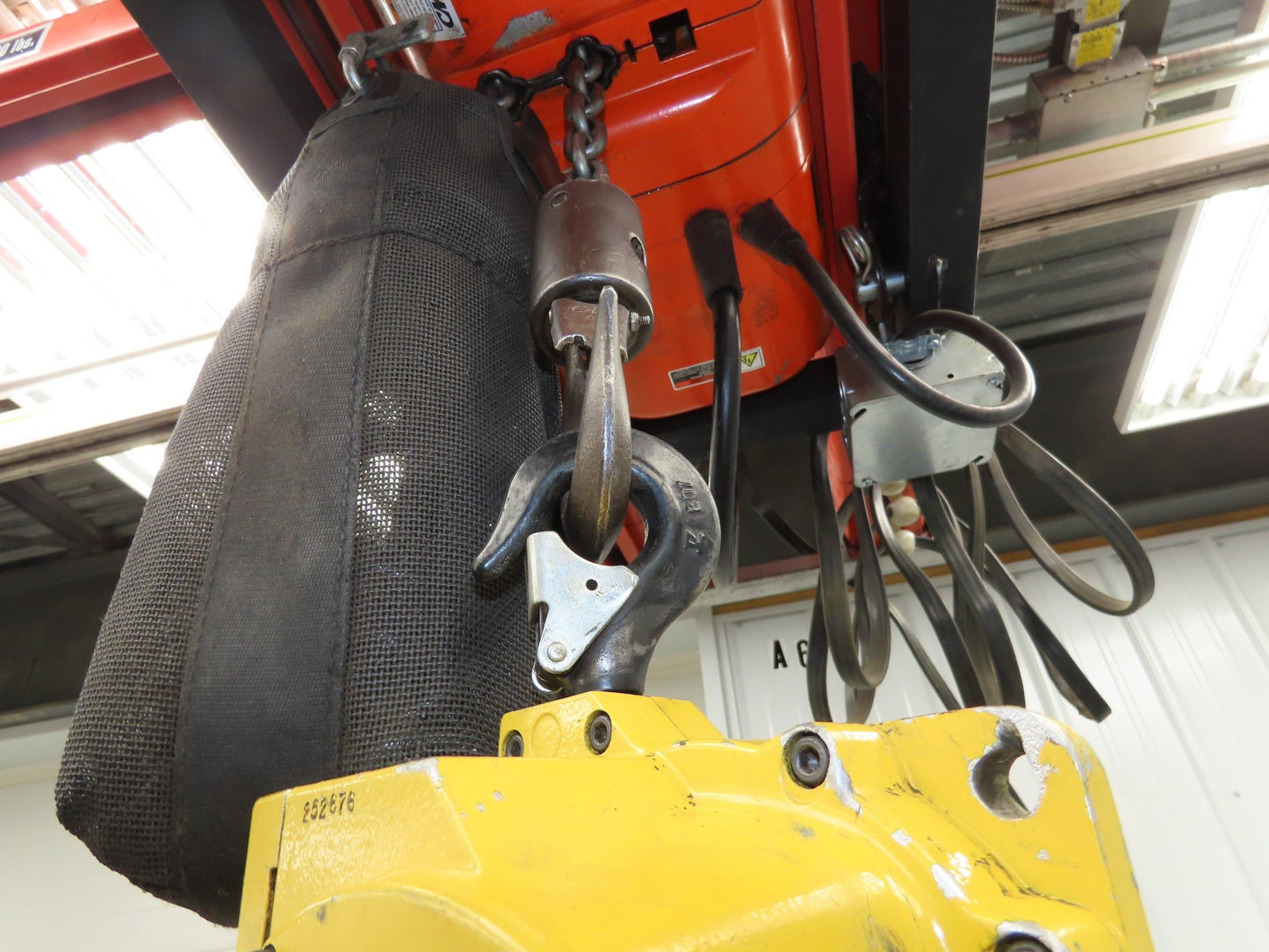 Endo Kogyo AT-60K 132Lb 60kg Pneumatic Air Chain Hoist 10' Lift Chain Pendant