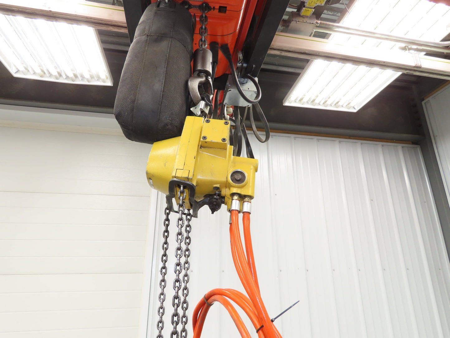 Endo Kogyo AT-60K 132Lb 60kg Pneumatic Air Chain Hoist 10' Lift Chain Pendant
