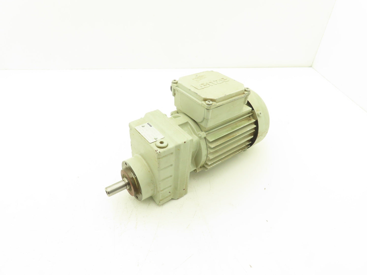 Lenze GST04-1MVCR-063-32 Inline Gearmotor 7.18 Reducer .25kw 234rpm 230/460V
