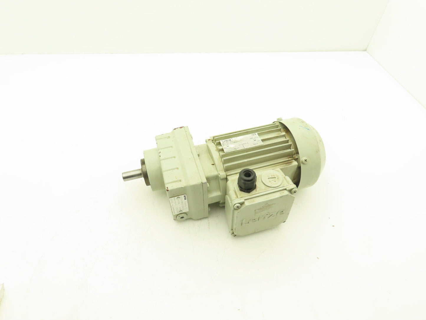 Lenze GST04-1MVCR-063-32 Inline Gearmotor 7.18 Reducer .25kw 234rpm 230/460V