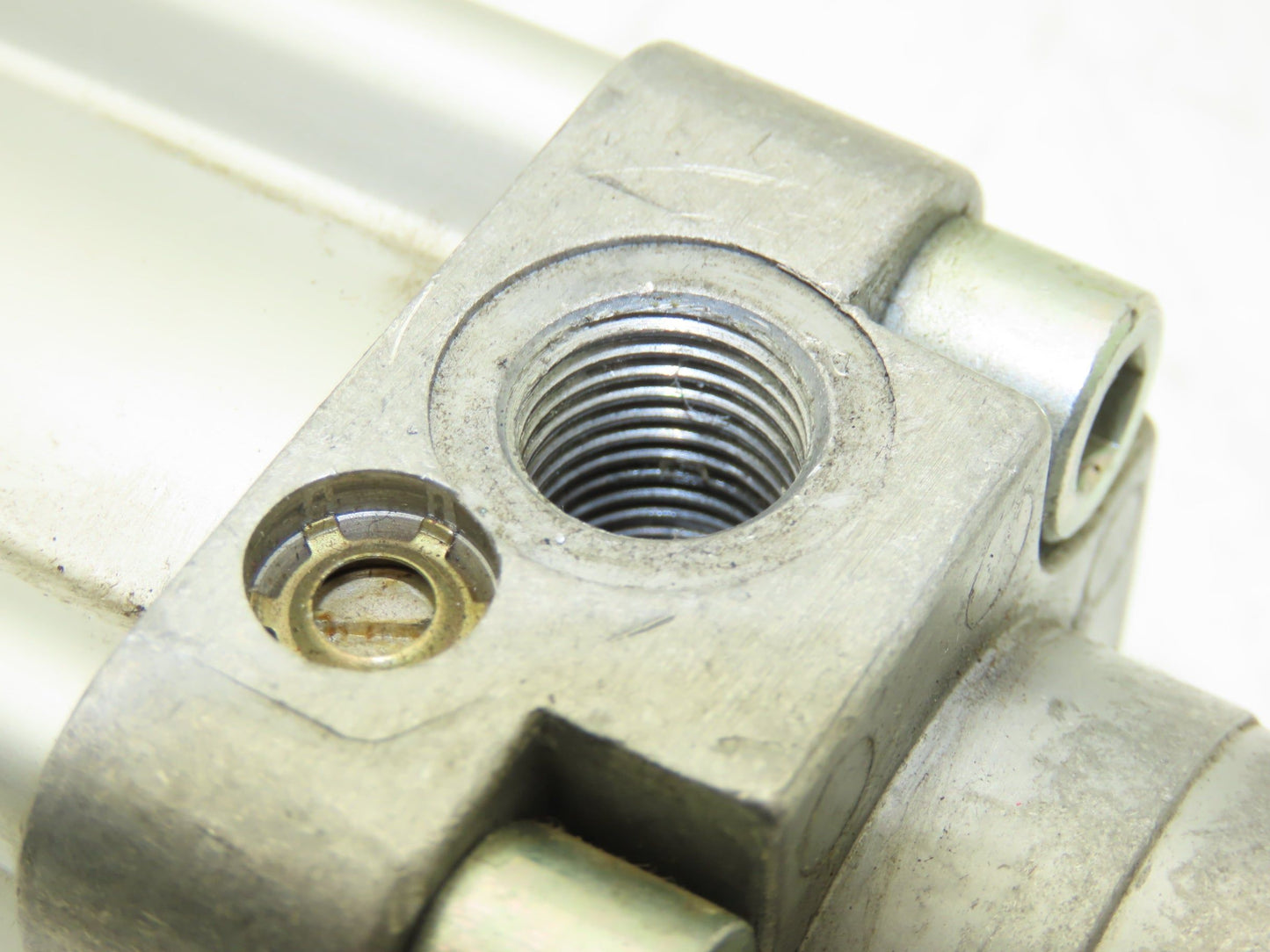 Festo DNU-40-100-PPV-A Pneumatic Air Cylinder 40mm Bore 100mm Stroke 180psi