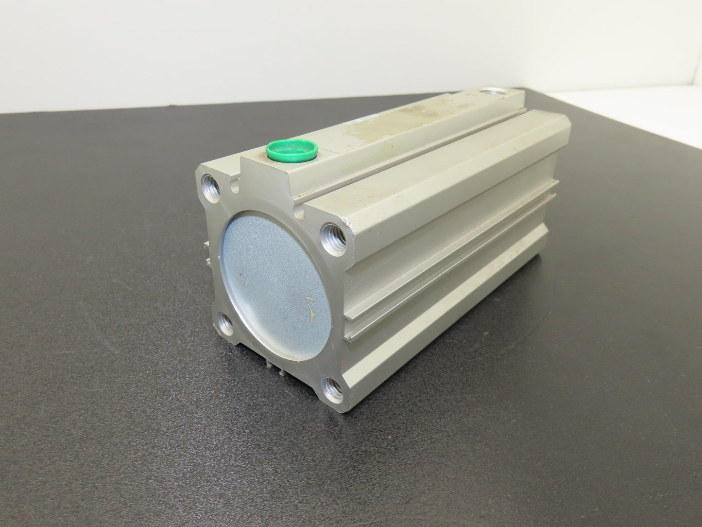 SMC CDQ2A50-100DCM Pneumatic Air Cylinder 50mm Bore 100mm Stroke 145psi