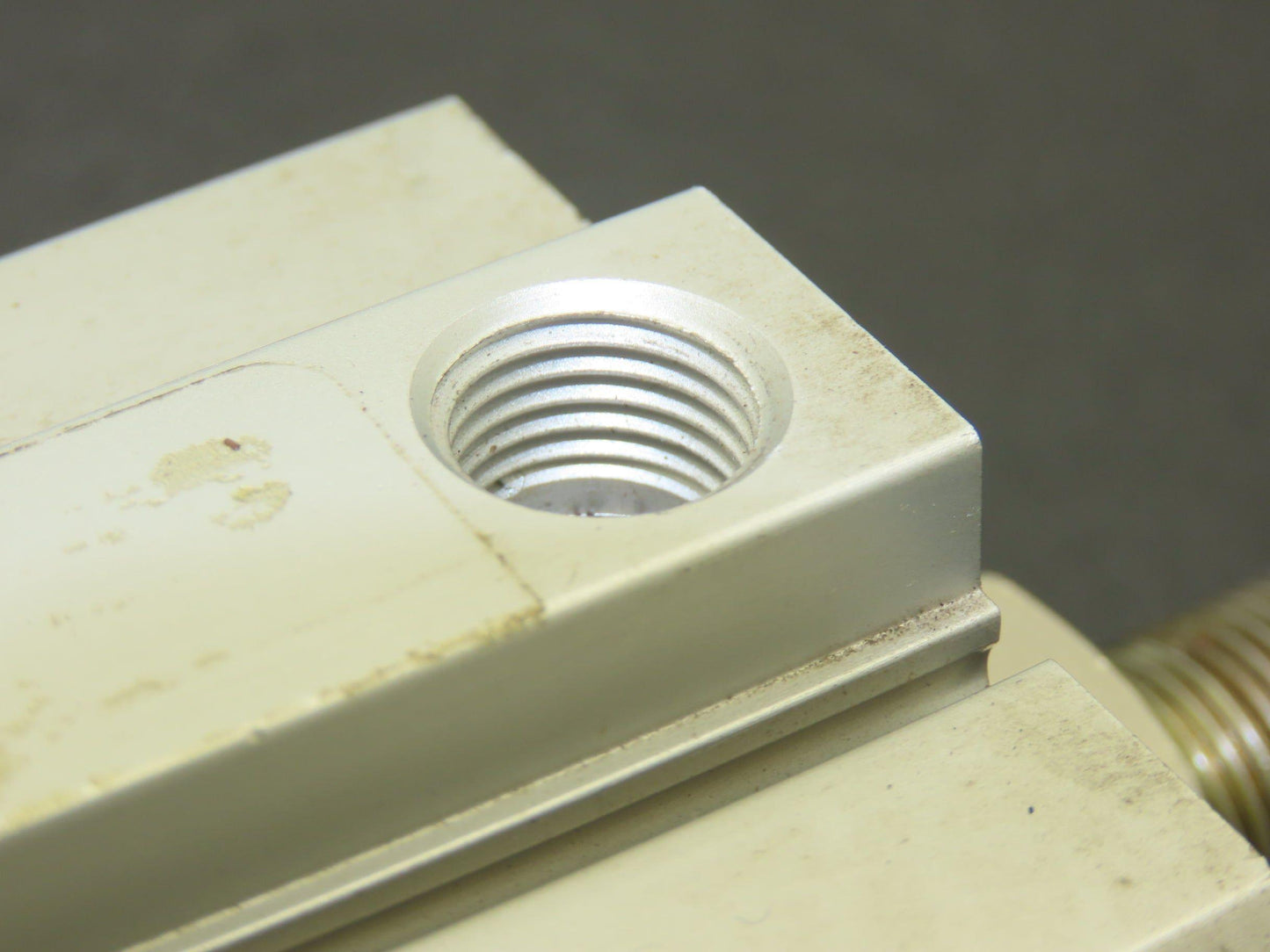 SMC CDQ2A50-100DCM Pneumatic Air Cylinder 50mm Bore 100mm Stroke 145psi