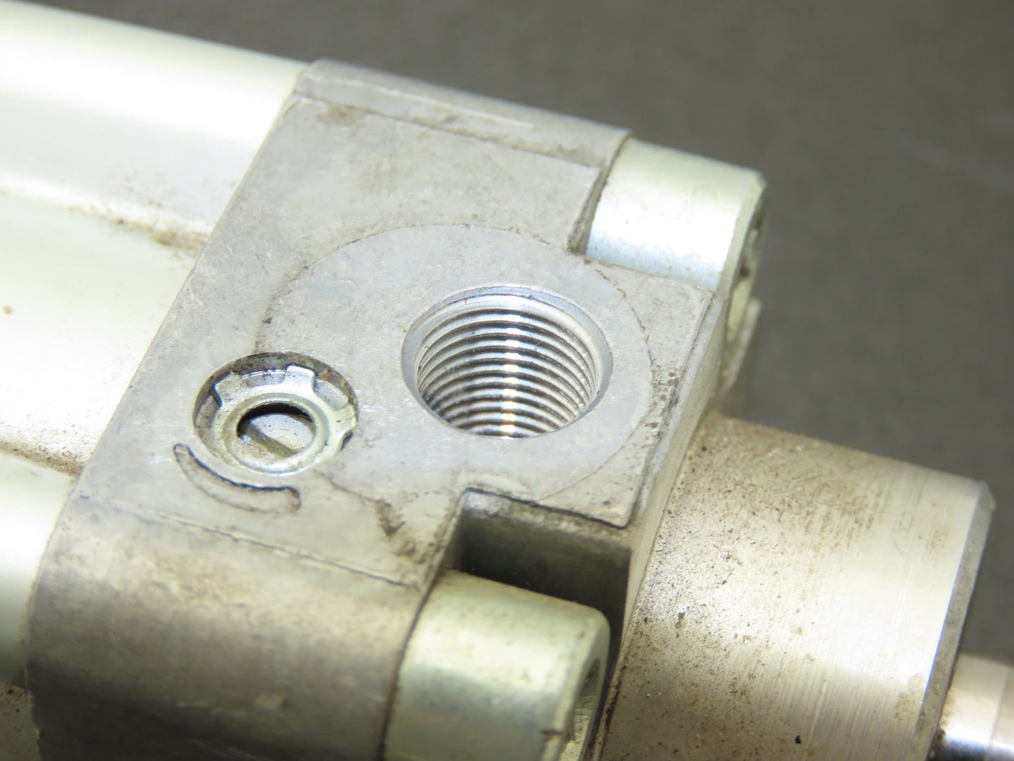 Festo DNU-32-500PPV-A Pneumatic Air Cylinder 32mm Bore 500mm Stroke 145psi