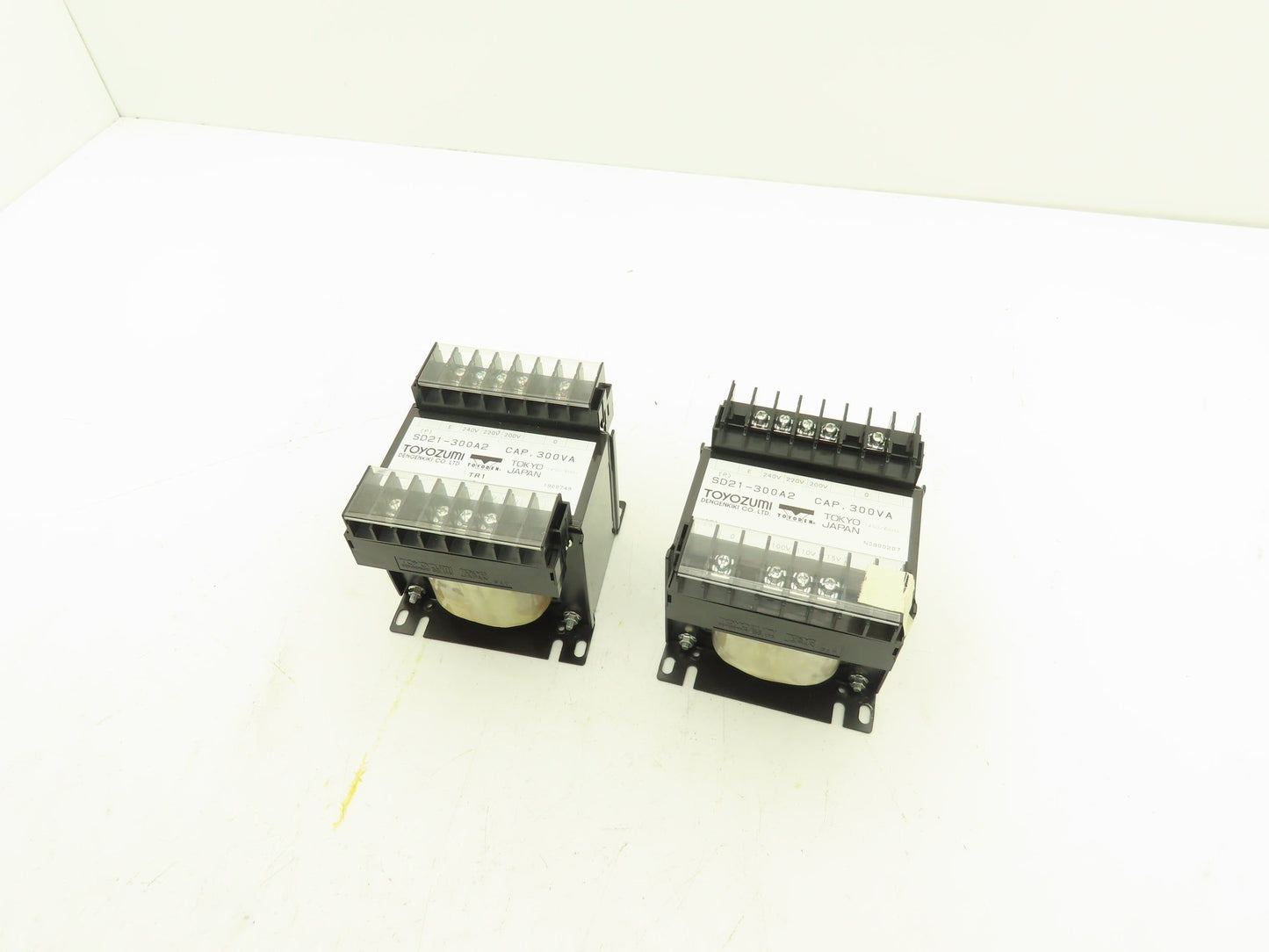 Toyozumi SD21-300A2 Stepdown Control Transformer 300va HV 240 LV 115 Lot of 2
