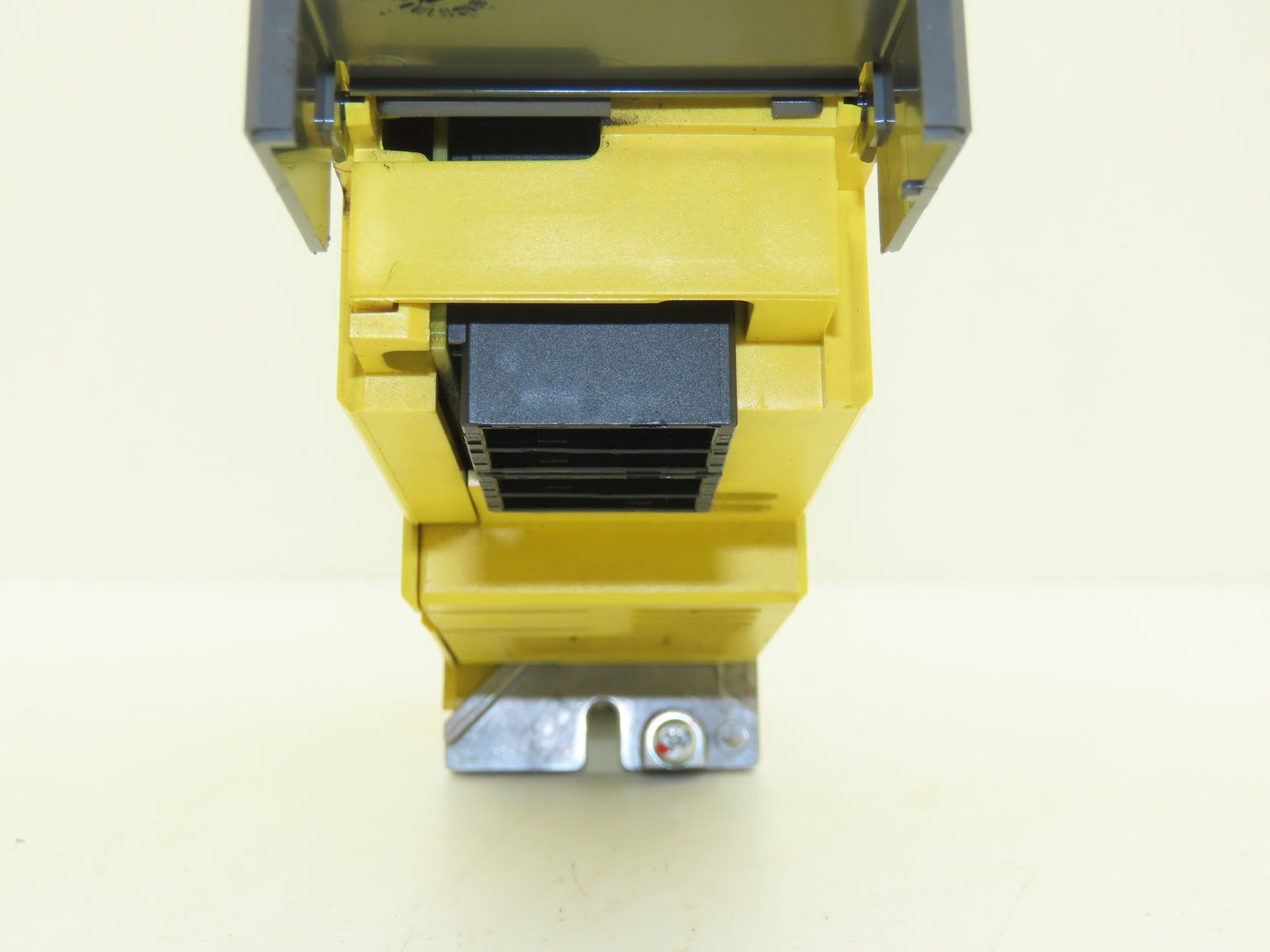 Fanuc A06B-6240-H207 Servo Amplifier 200V 3Ph 550Hz Out