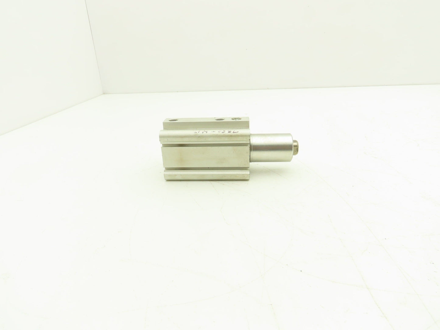 SMC MKB40-20RZ Pneumatic Rotary Clamp Cylinder 40mm Bore 20mm Stroke